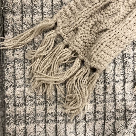 Knitted Scarf - Picture 3 of 3